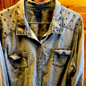 Torrid 4 army green long sleeve studded shirt